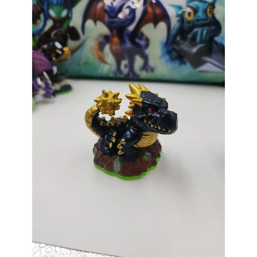 16 Skylanders Spyro's Adventure Zip Up Case